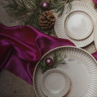 Vánoční stolování 🎄 Japonská #keramika u stromečku. Chcete mít krásné štědrovečerní nádobí? Omrkněte kolekce od japonských...